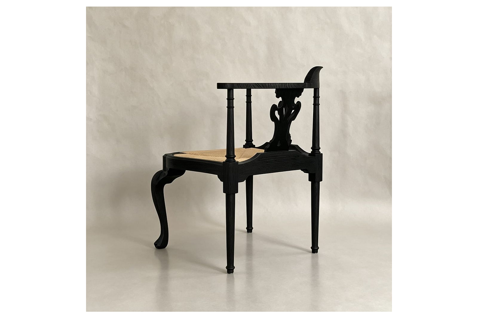 CORNER CHAIR