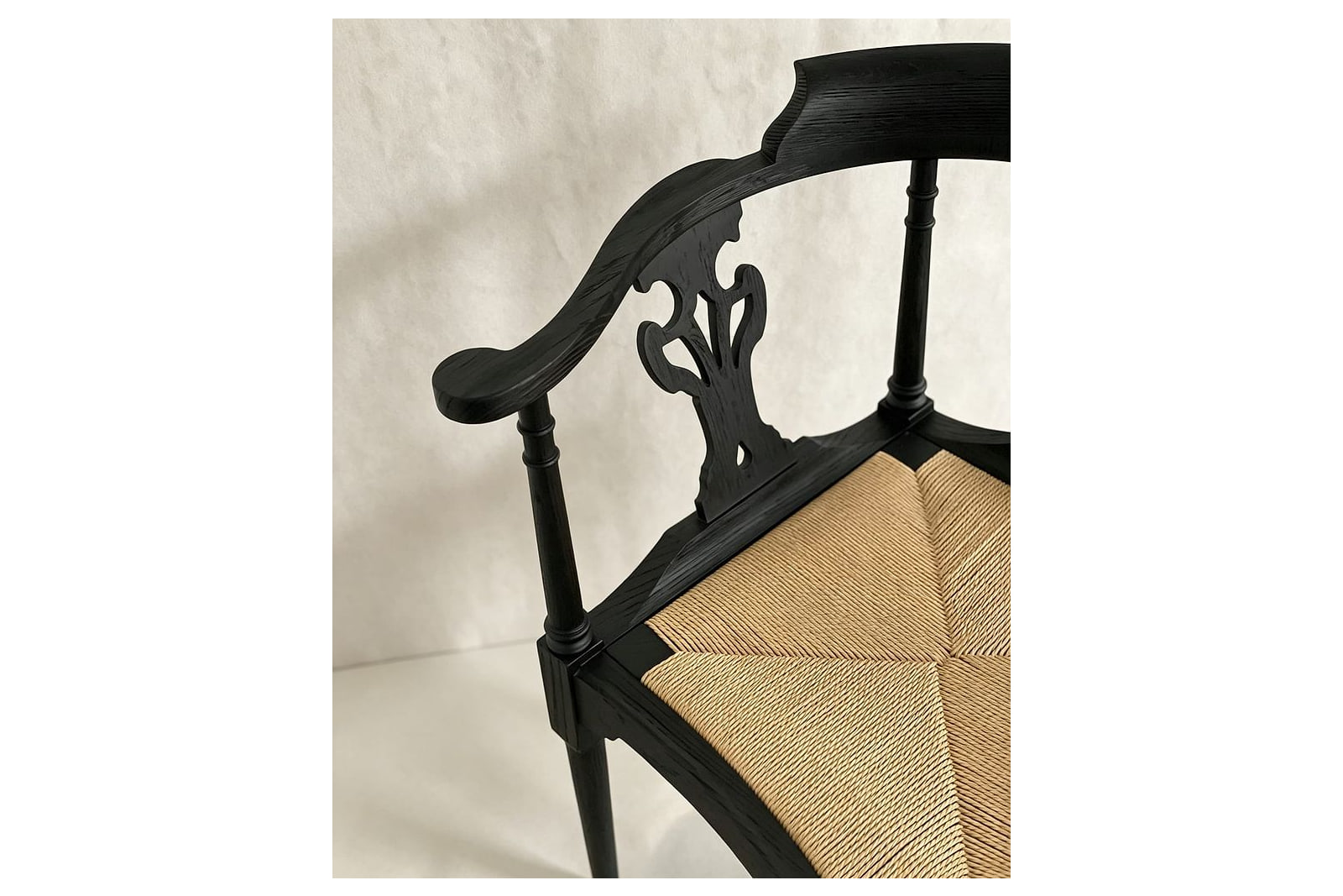 CORNER CHAIR