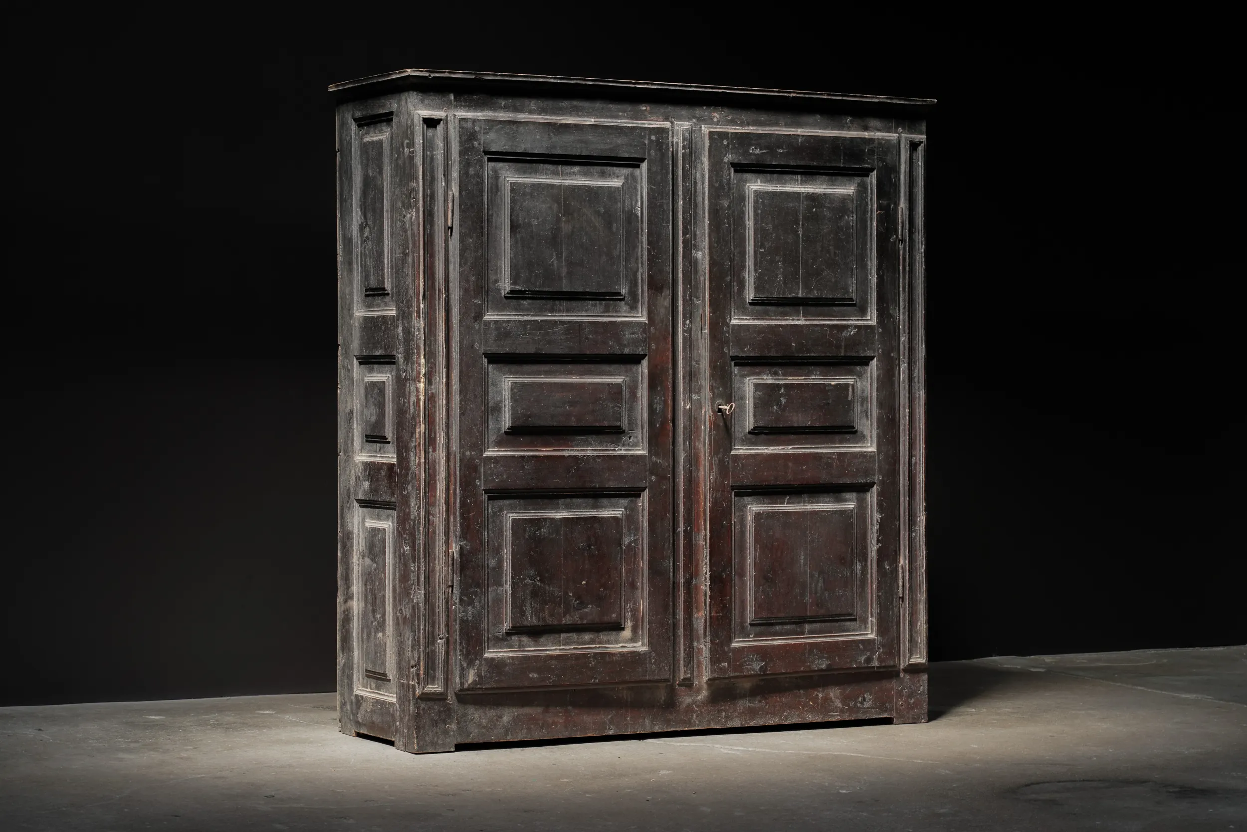Dark Cabinet 